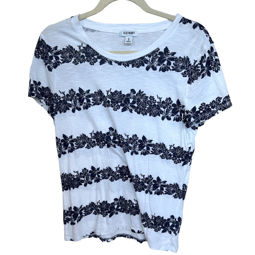 Old Navy women’s T, medium